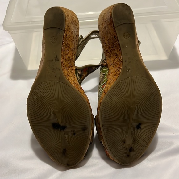 🎉5/$15🎉 K STUDIO FLORAL CANVAS WEDGES W/CORK HEEL (40/9) - Picture 3 of 16